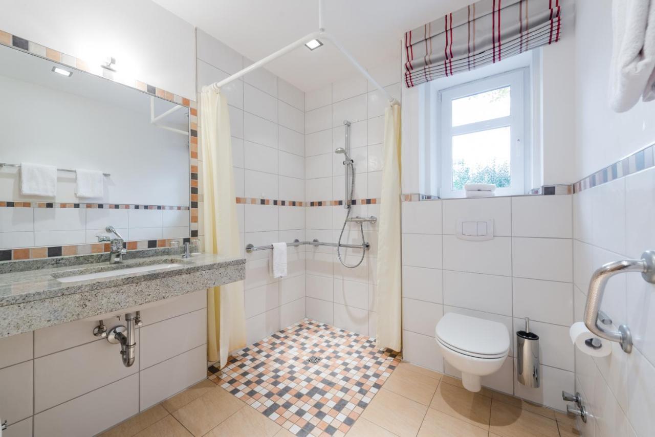 Hotel Am Fischerhafen Дітцум Екстер'єр фото