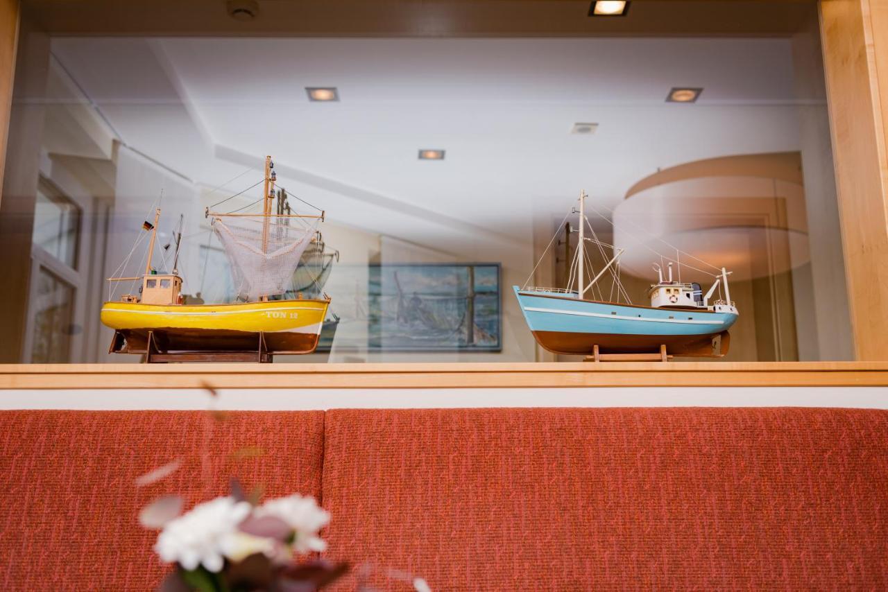 Hotel Am Fischerhafen Дітцум Екстер'єр фото
