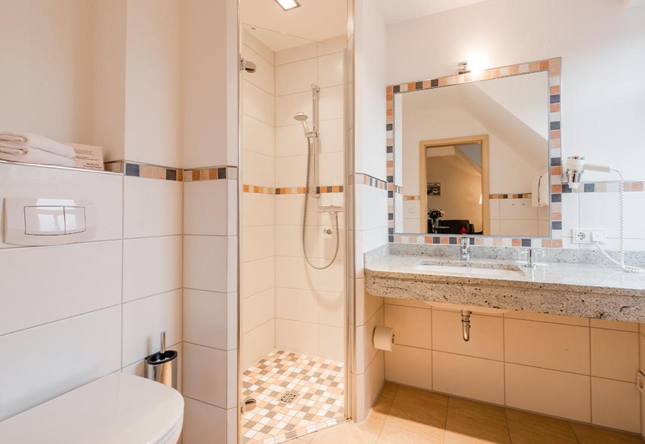 Hotel Am Fischerhafen Дітцум Екстер'єр фото